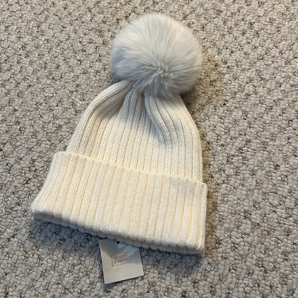 Cream colored beanie - Picture 1 of 2